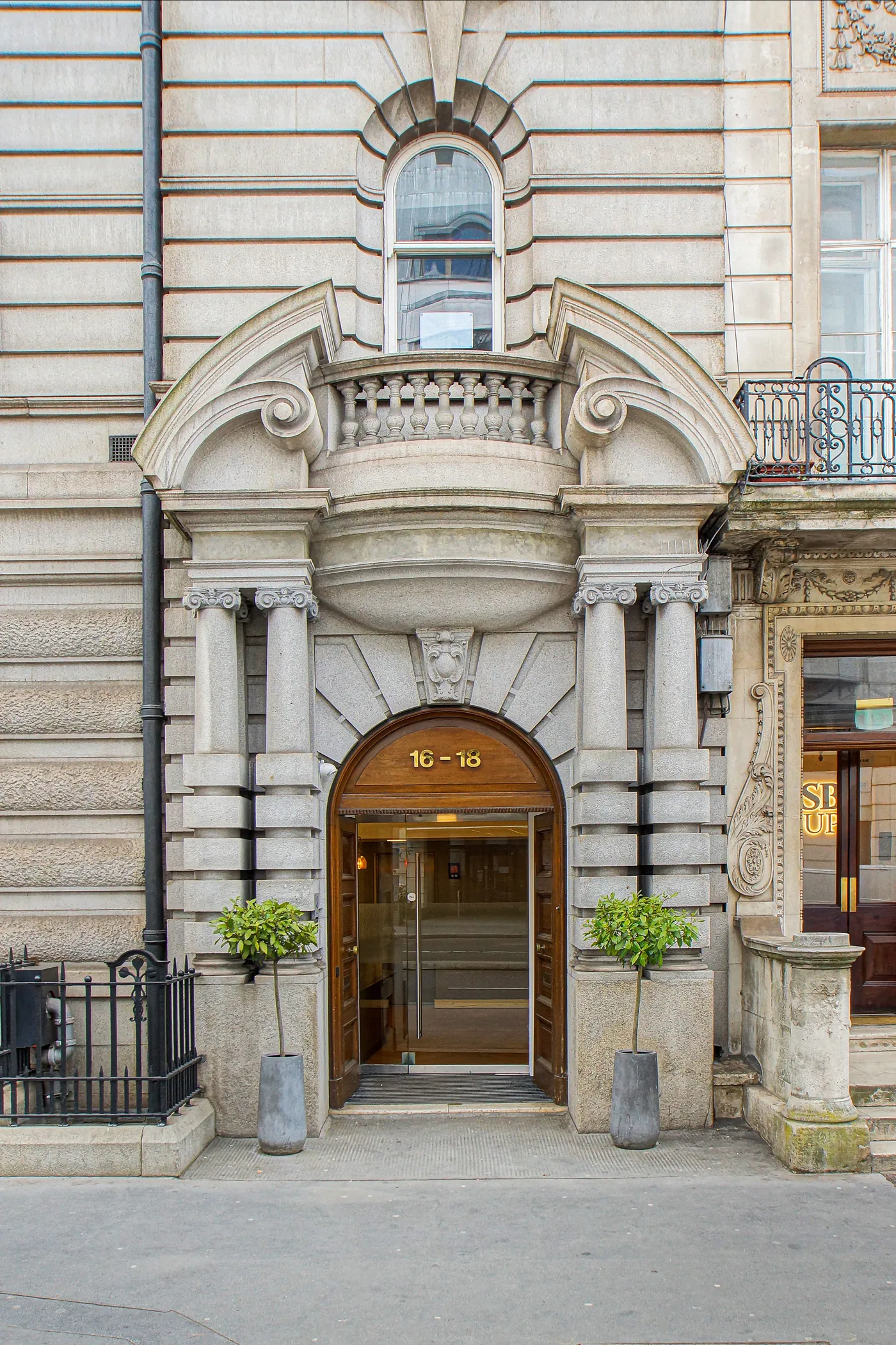 Entrance to 16-18 New Bridge Street