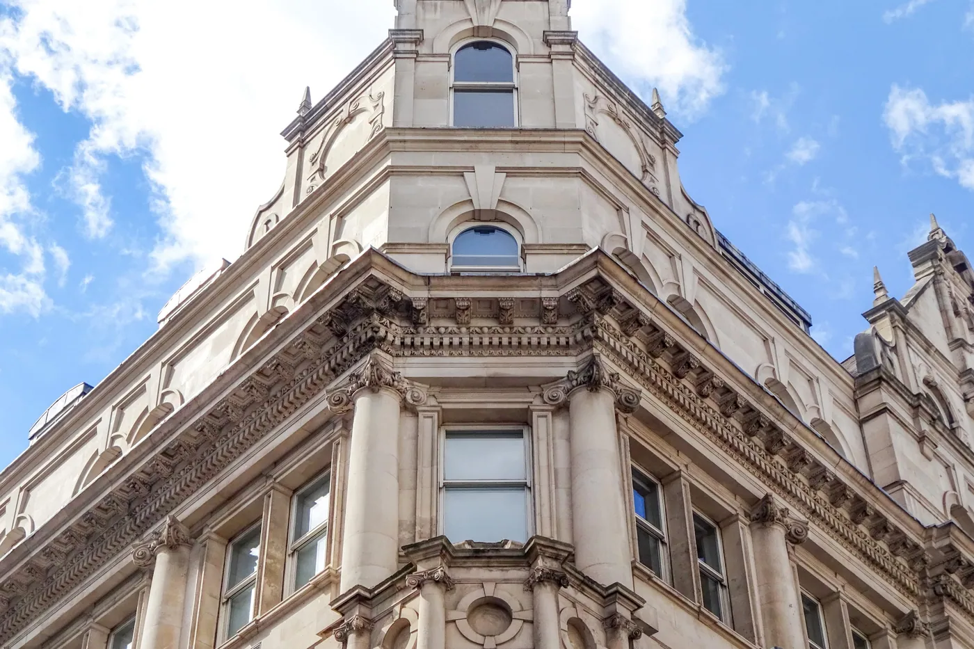 16-18 New Bridge Street corner facade detail
